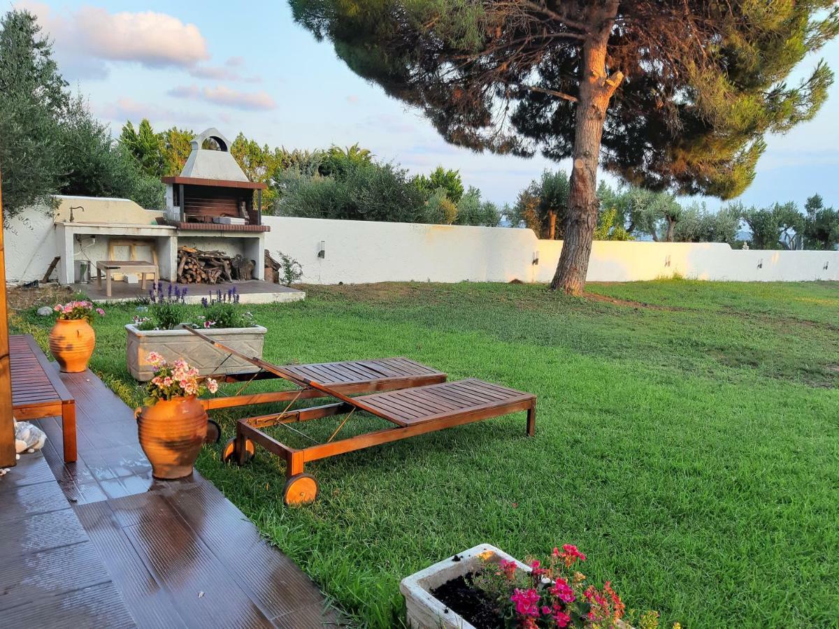 Seafront Villa Joan Nea Skioni Esterno foto
